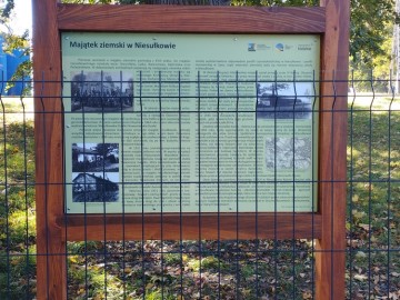 prezentacja tablicy informacyjnej po montazu w niesukowie, 